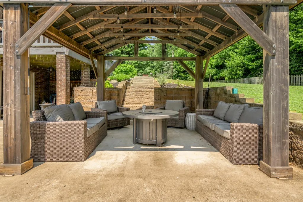 1556 Wellesley Drive Lexington KY 40513