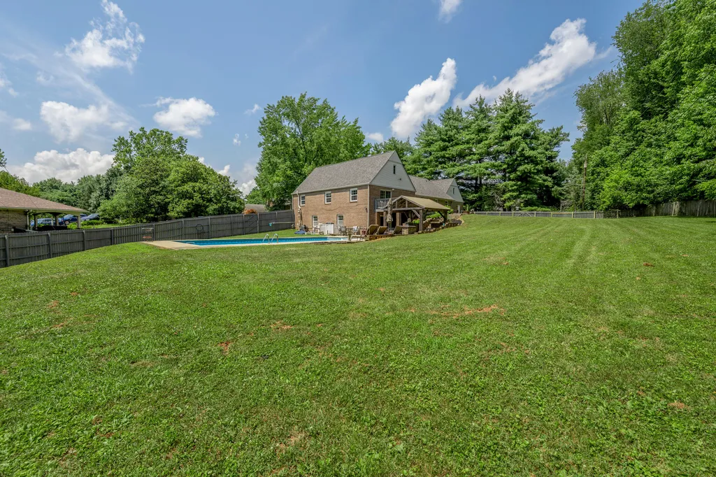 1556 Wellesley Drive Lexington KY 40513