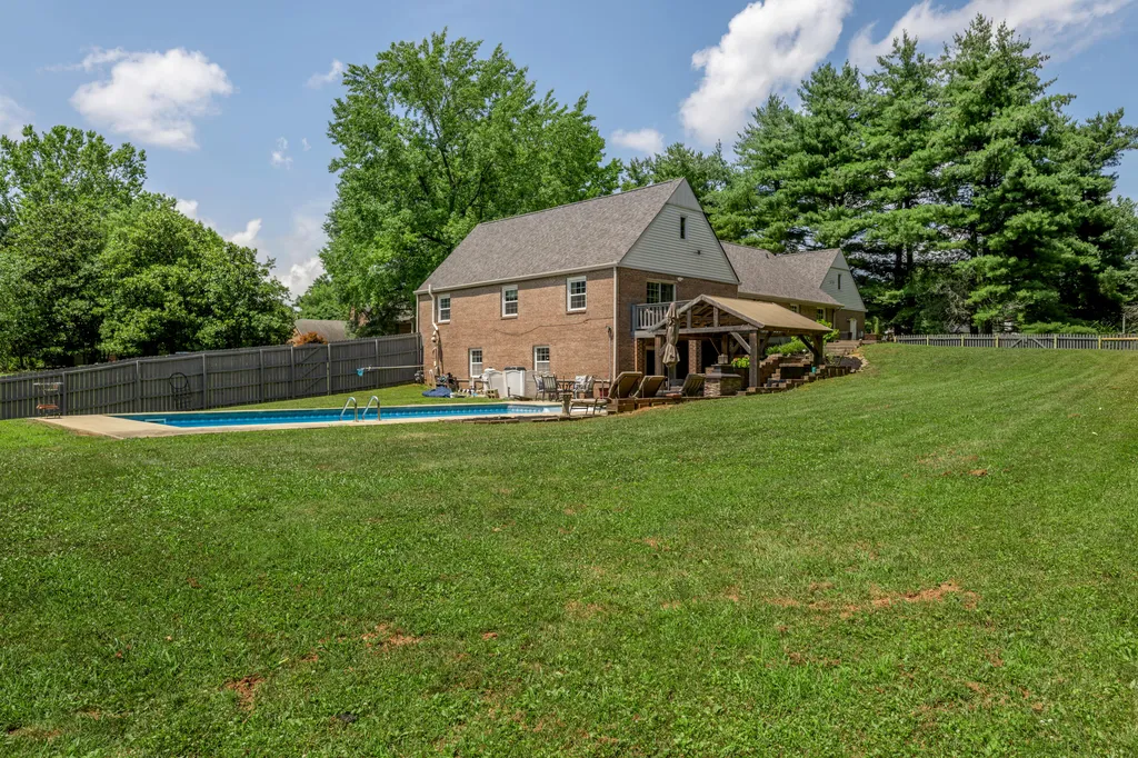 1556 Wellesley Drive Lexington KY 40513