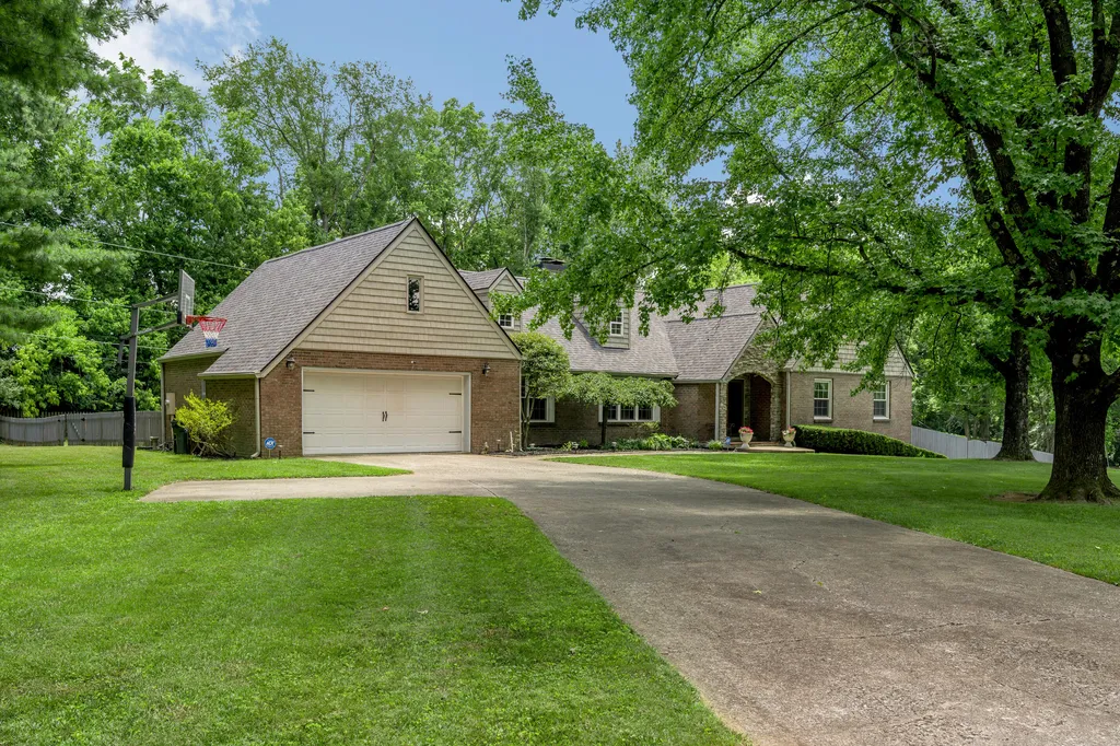 1556 Wellesley Drive Lexington KY 40513