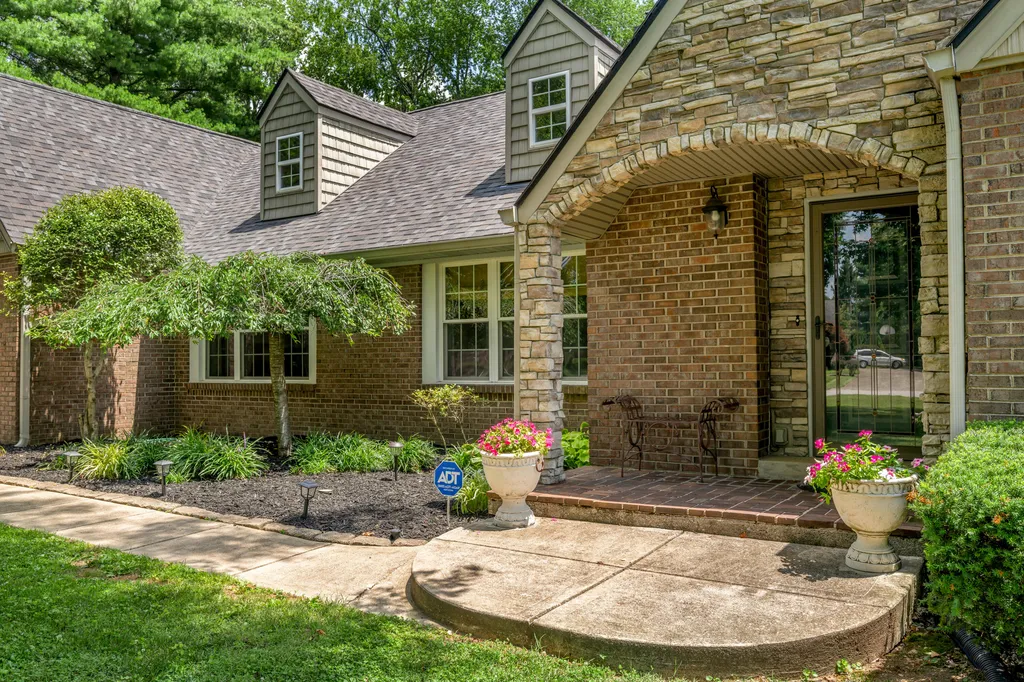 1556 Wellesley Drive Lexington KY 40513