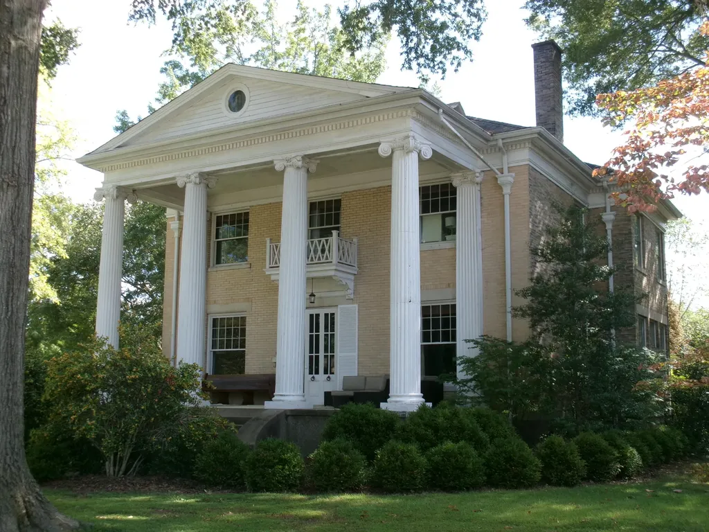 504 E College Street Mayfield KY 42066