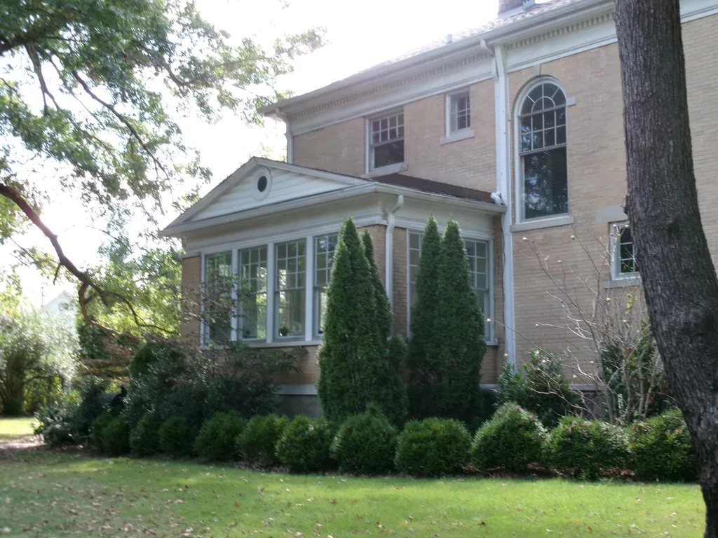 504 E College Street Mayfield KY 42066