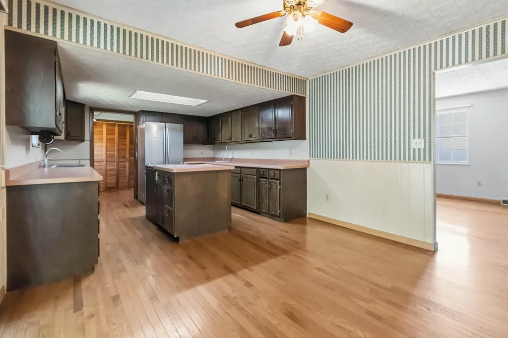 37 Kentucky Lane Williamsburg KY 40769