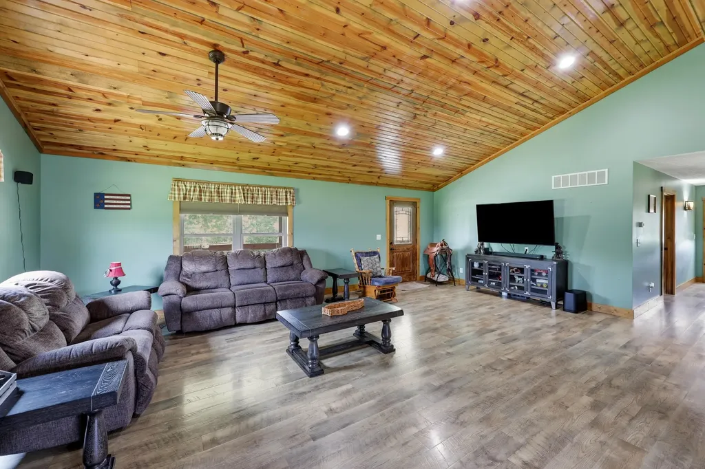 1010 Redwing Way Lawrenceburg KY 40342