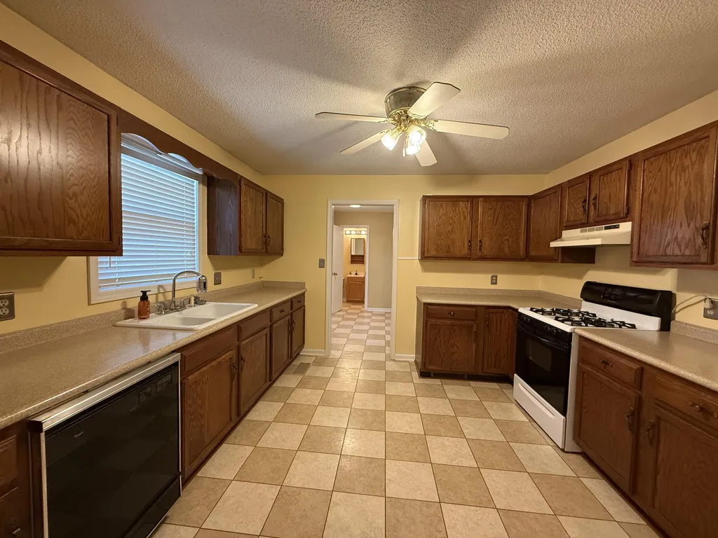 338 Natchez Trace Mayfield KY 42066