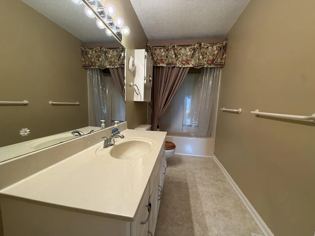 338 Natchez Trace Mayfield KY 42066