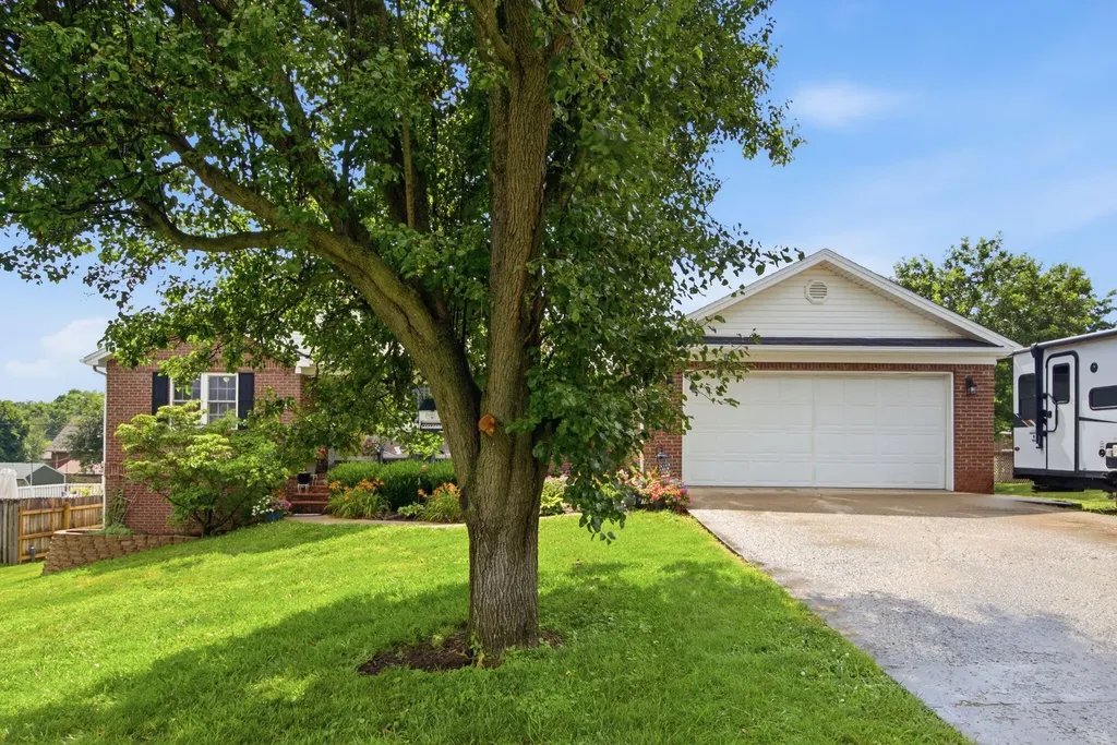 412 Pope Avenue Harrodsburg KY 40330