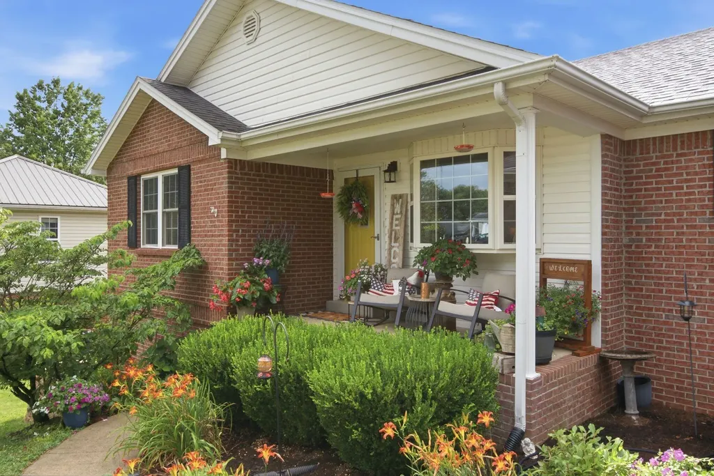 412 Pope Avenue Harrodsburg KY 40330