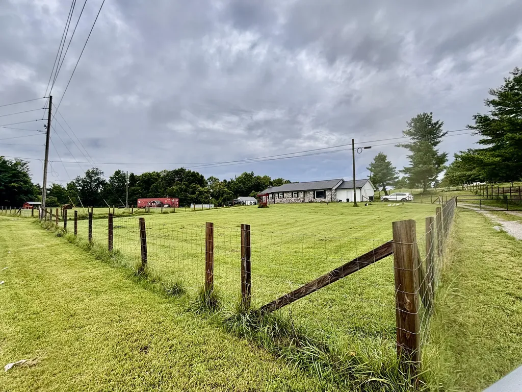 5784 U.s. 421 Mckee KY 40447