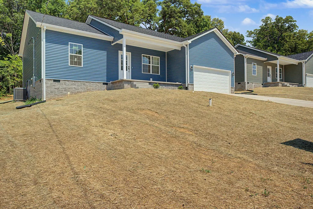 318 318 Pine Hill Dr Drive Hopkinsville KY 42240