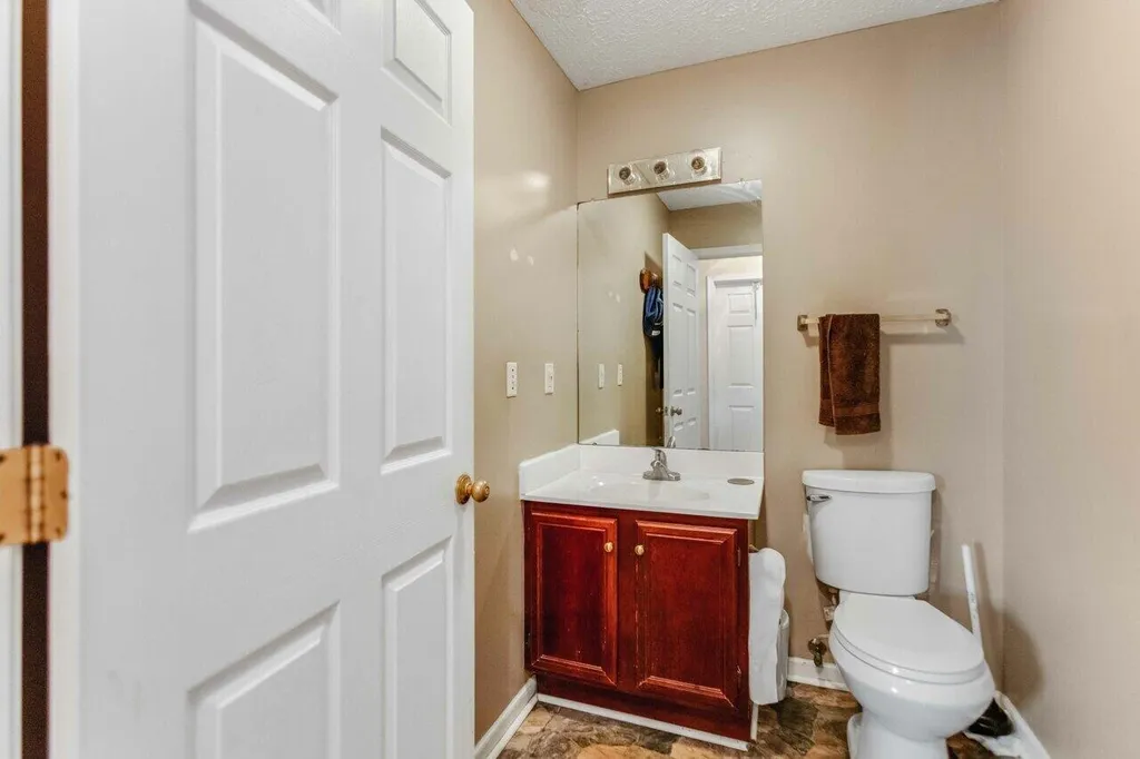 1512 Oak Ridge Court Hopkinsville KY 42240