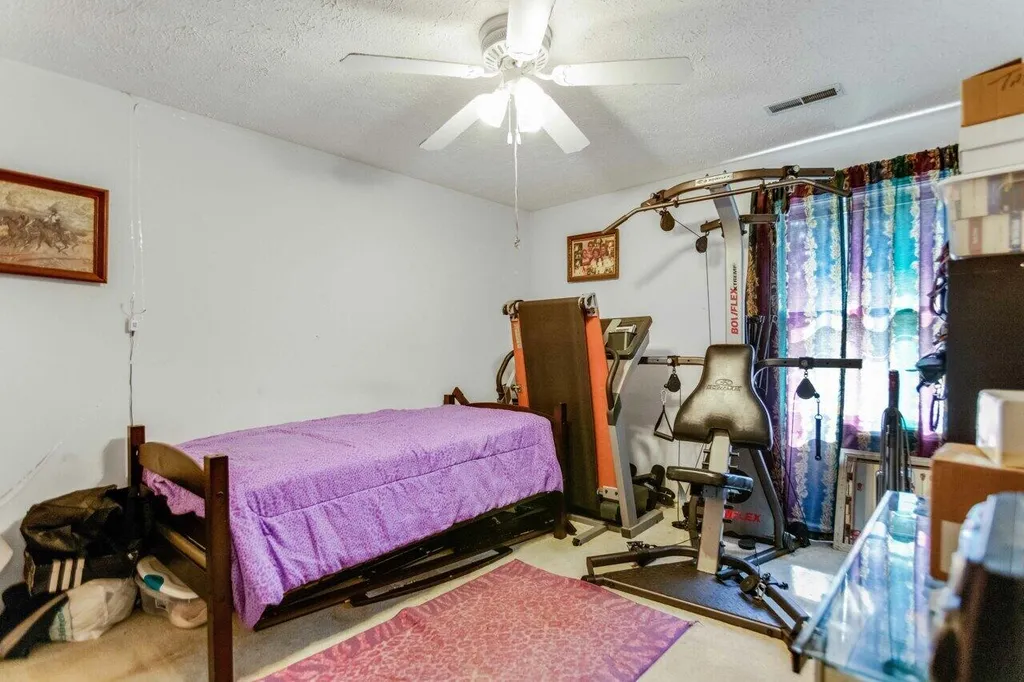 1512 Oak Ridge Court Hopkinsville KY 42240