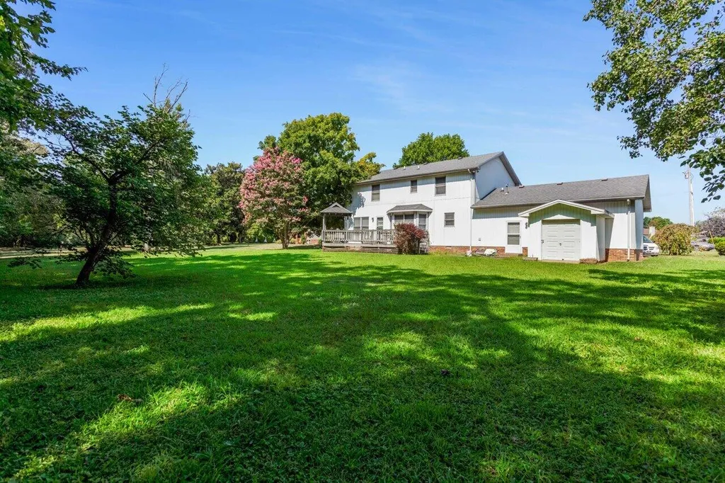 1512 Oak Ridge Court Hopkinsville KY 42240