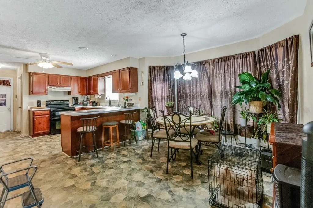 1512 Oak Ridge Court Hopkinsville KY 42240