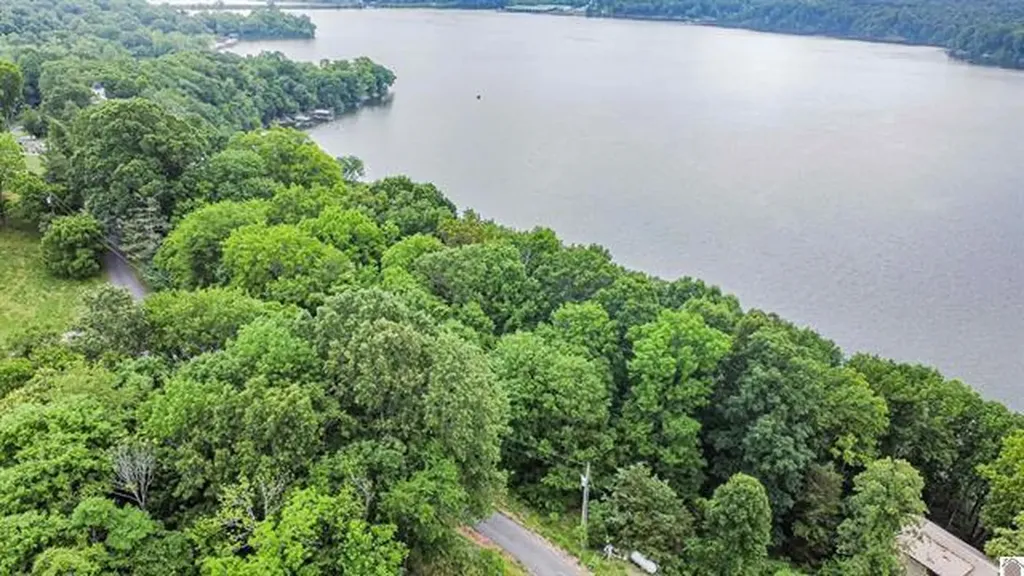 Lot 6 & 7 Deer Run Road Eddyville KY 42038