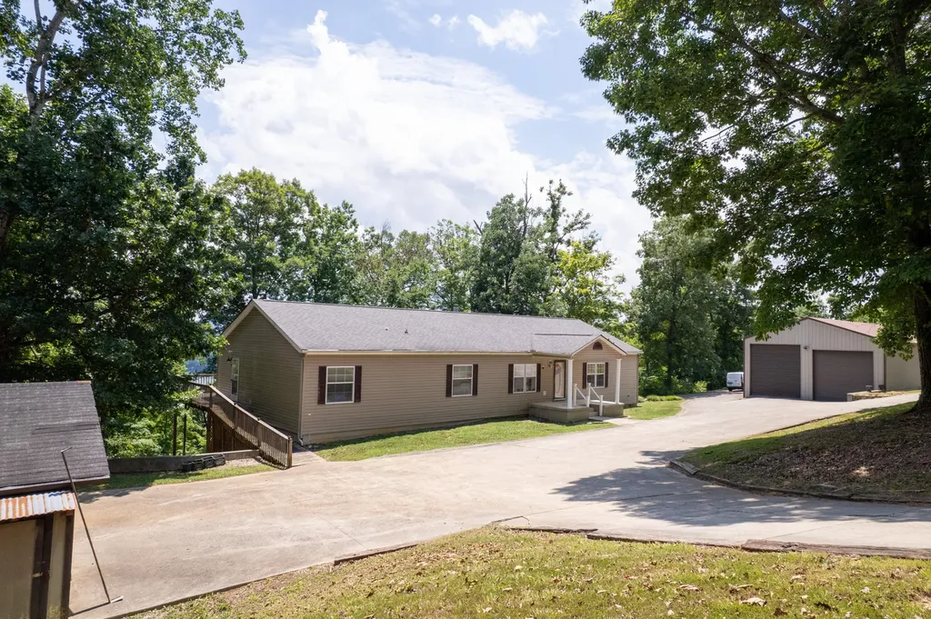 8882 Highway 761 Nancy KY 42544