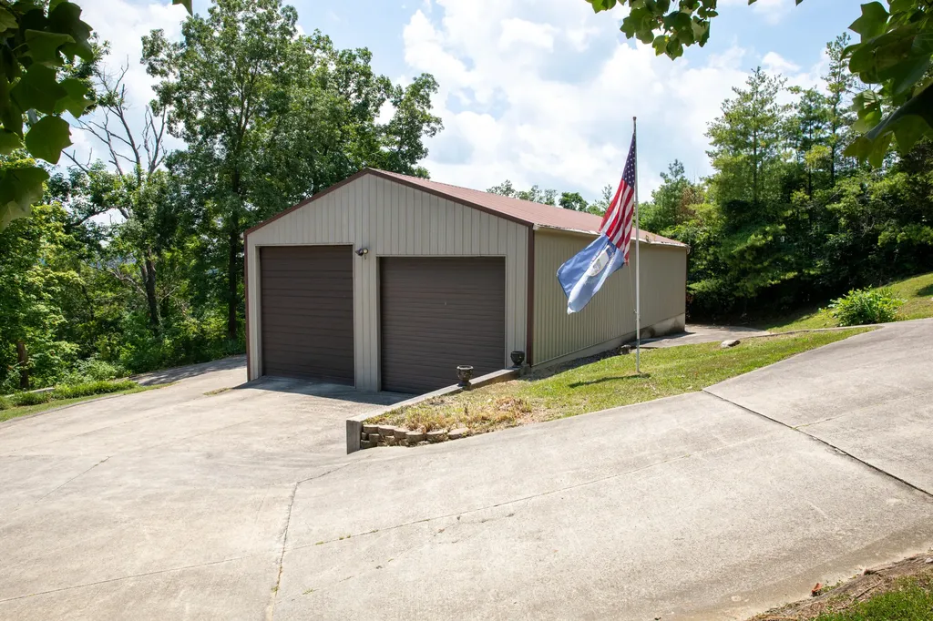 8882 Highway 761 Nancy KY 42544