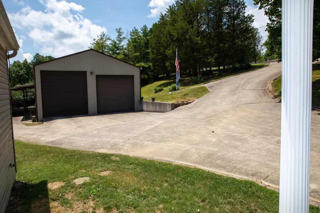 8882 Highway 761 Nancy KY 42544