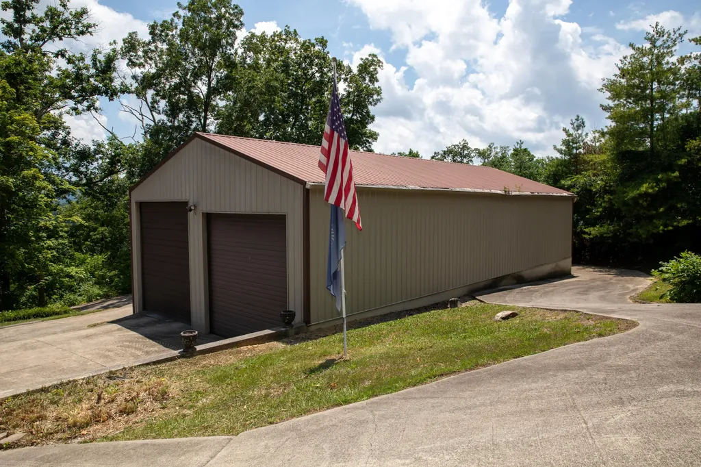 8882 Highway 761 Nancy KY 42544