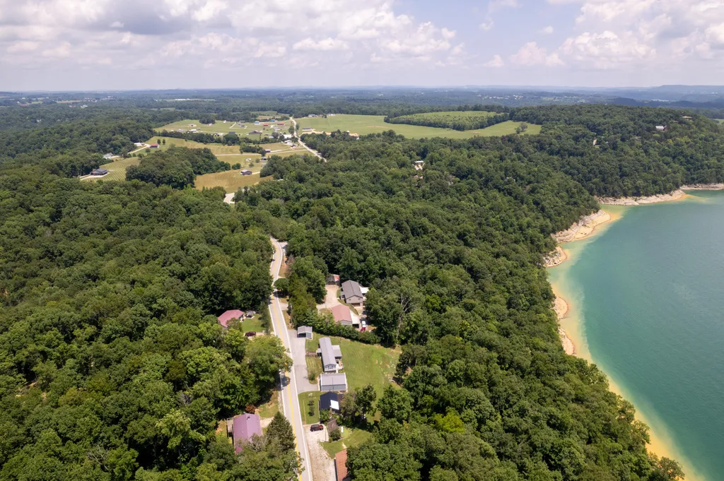 8882 Highway 761 Nancy KY 42544