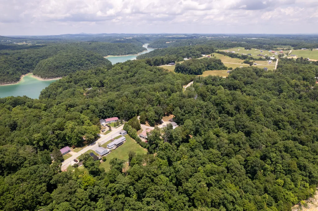8882 Highway 761 Nancy KY 42544