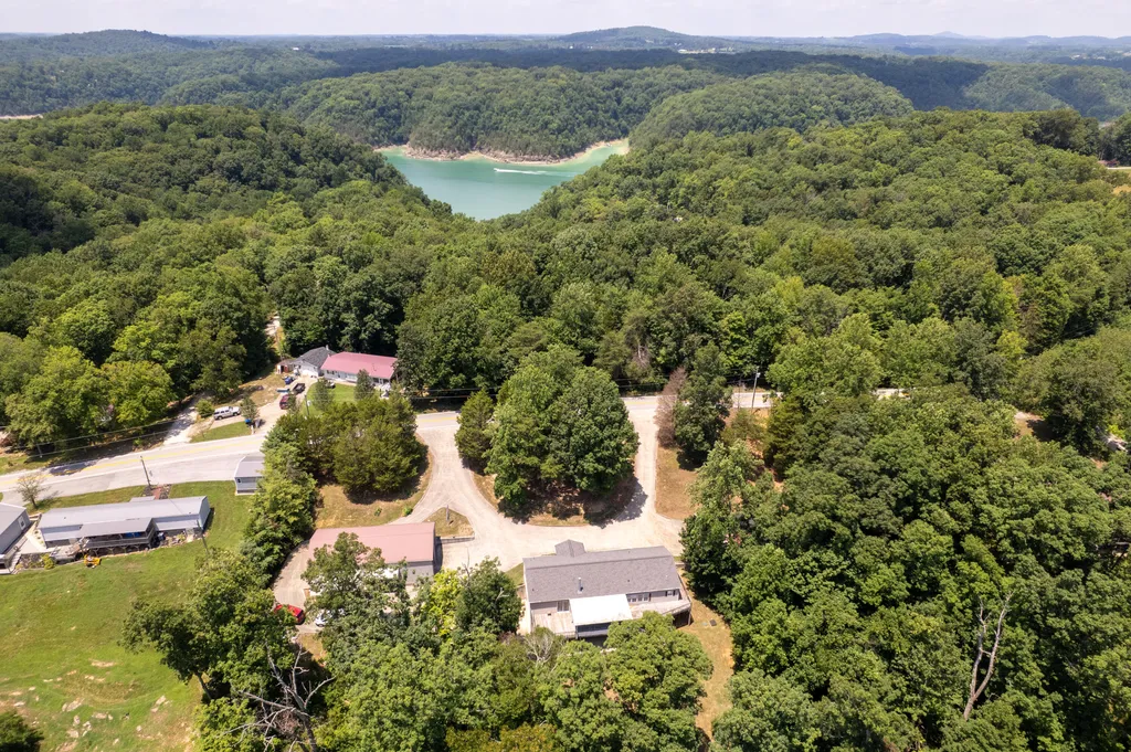 8882 Highway 761 Nancy KY 42544