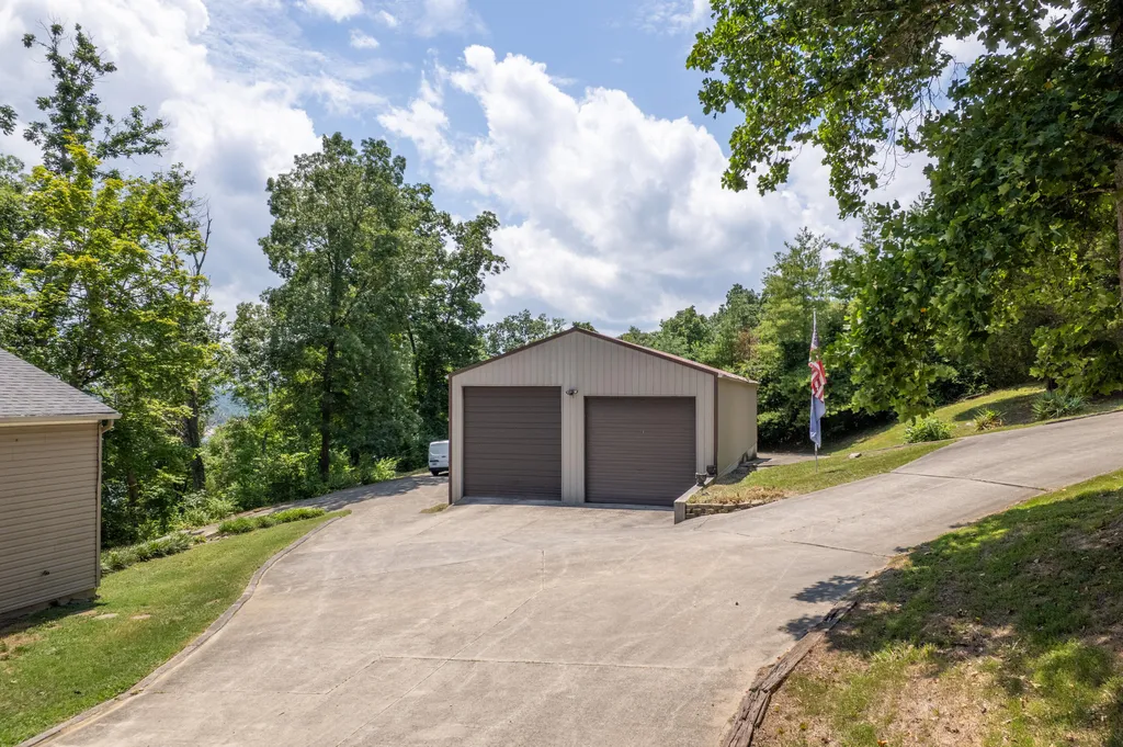 8882 Highway 761 Nancy KY 42544