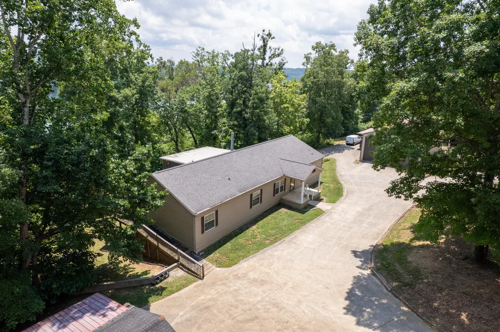 8882 Highway 761 Nancy KY 42544