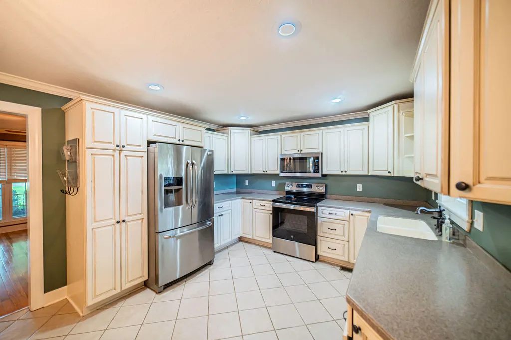 1303 Shelby Mccallum Drive Benton KY 42025