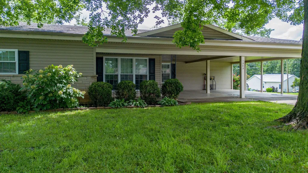1303 Shelby Mccallum Drive Benton KY 42025