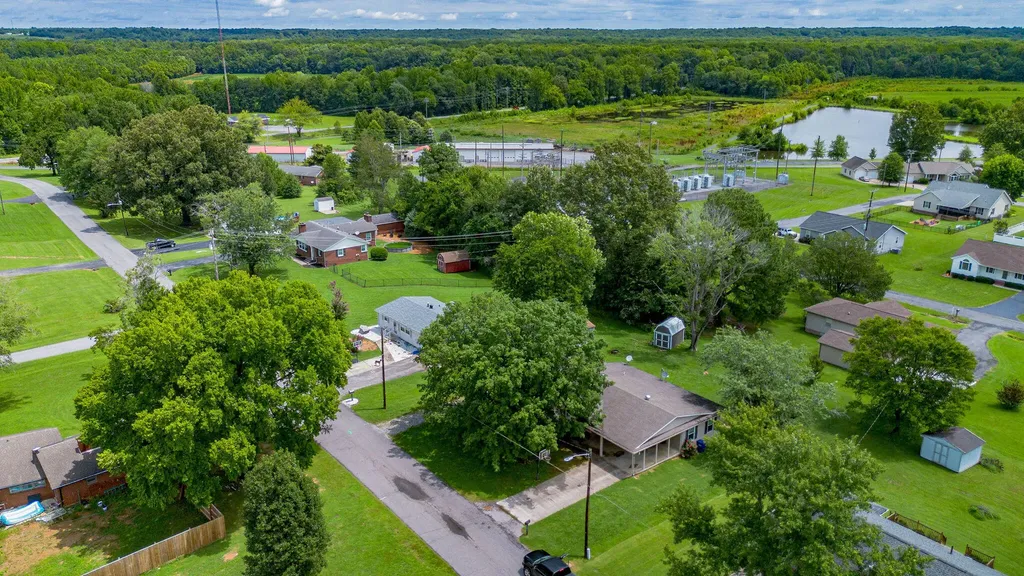 1303 Shelby Mccallum Drive Benton KY 42025