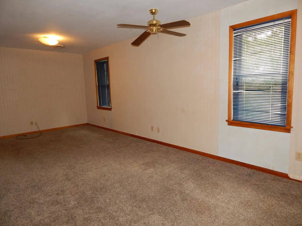 2216 Dyke Road Gilbertsville KY 42044