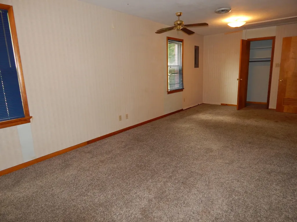 2216 Dyke Road Gilbertsville KY 42044