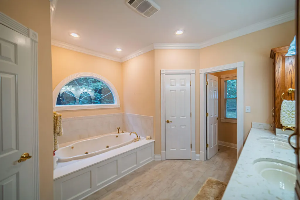 631 Chickasaw Bluff Road Benton KY 42025