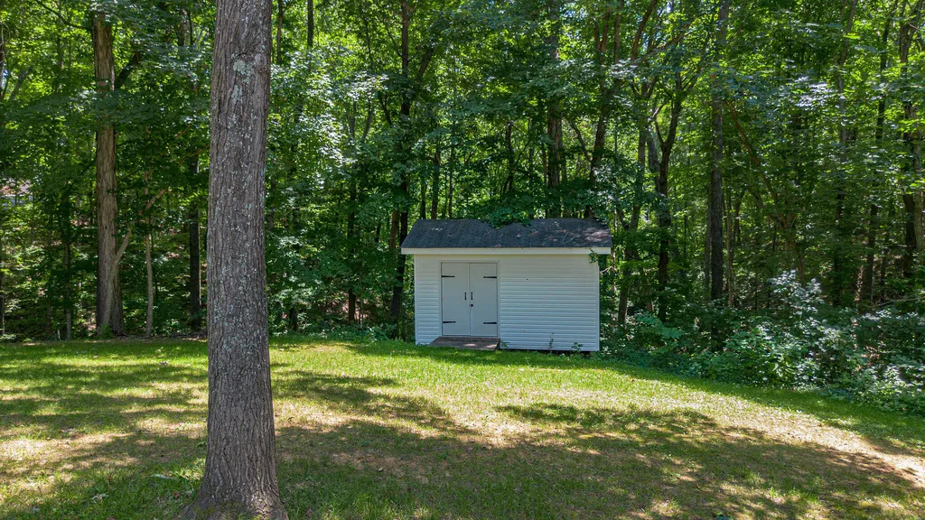 631 Chickasaw Bluff Road Benton KY 42025