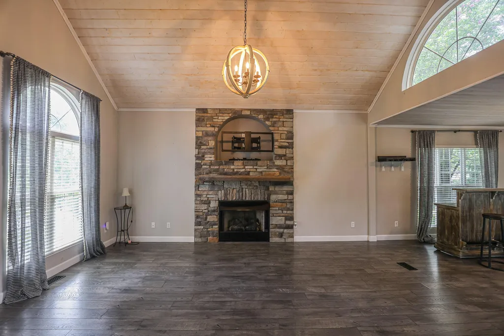 139 Sir Rogers Drive Gilbertsville KY 42044