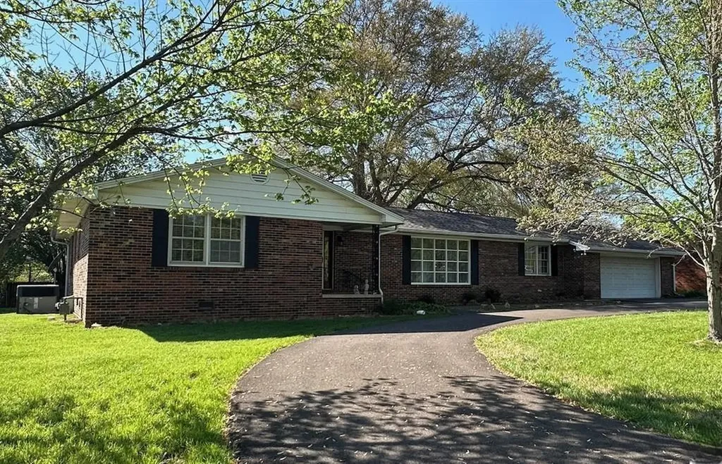 1506 London Drive Murray KY 42071
