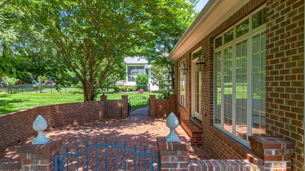 555 Whitney Drive Paducah KY 42001