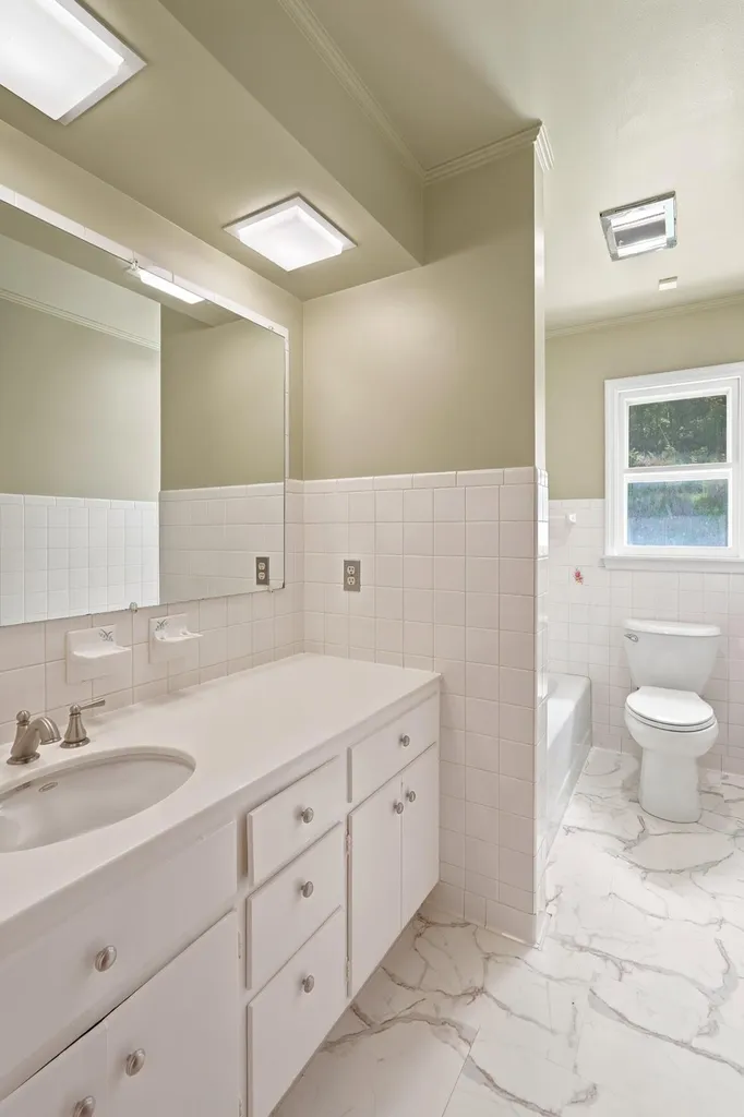 1588 U.s. 641 Marion KY 42064