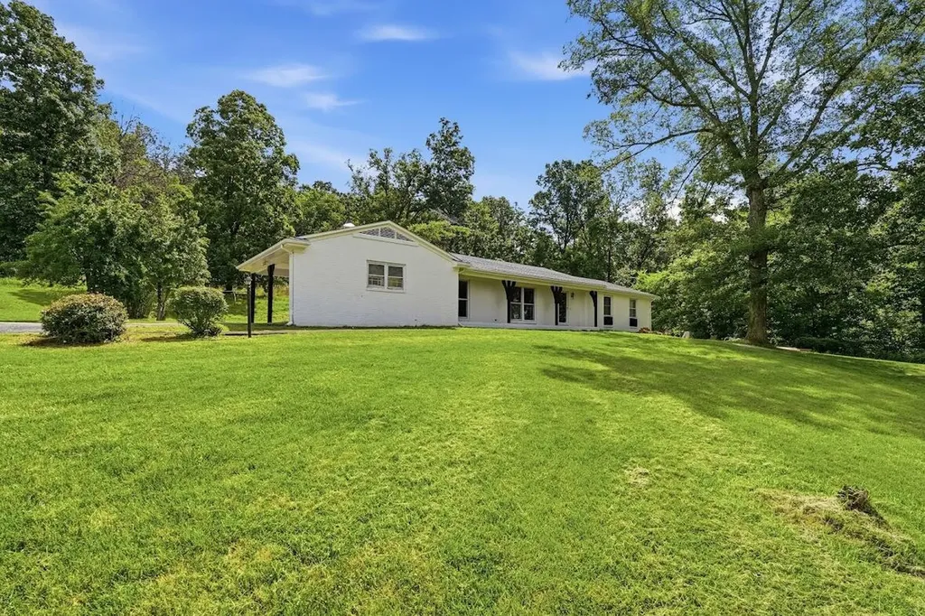 1588 U.s. 641 Marion KY 42064