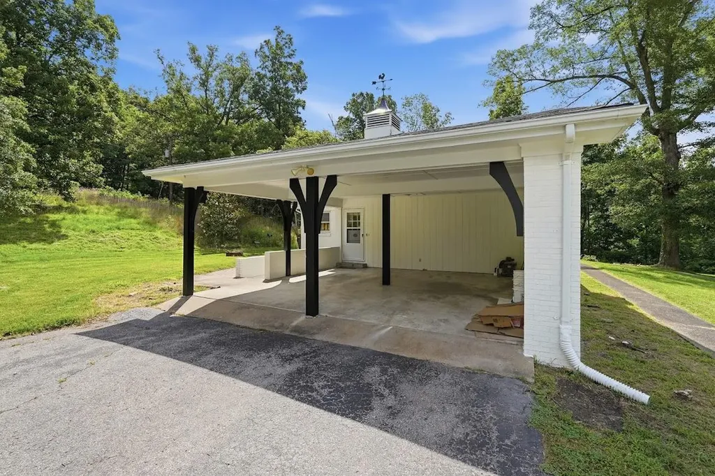 1588 U.s. 641 Marion KY 42064