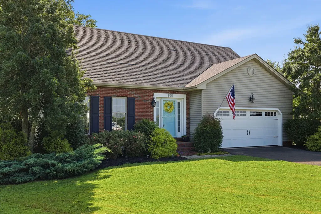860 Oaks Country Club Road Murray KY 42071