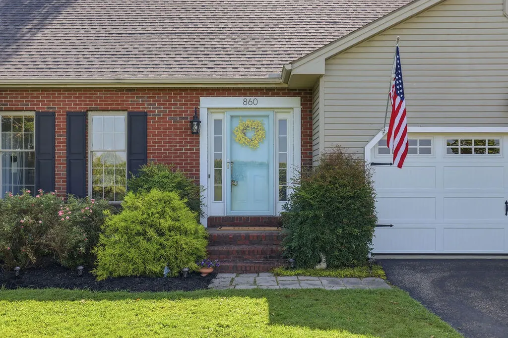 860 Oaks Country Club Road Murray KY 42071