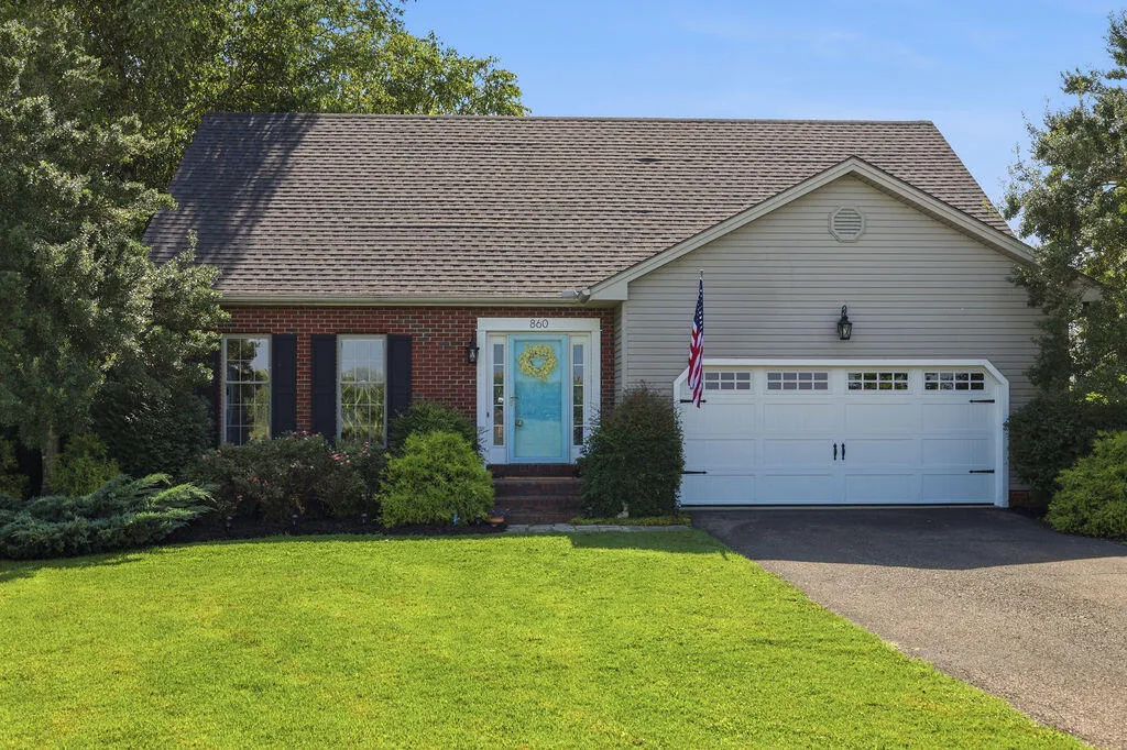 860 Oaks Country Club Road Murray KY 42071