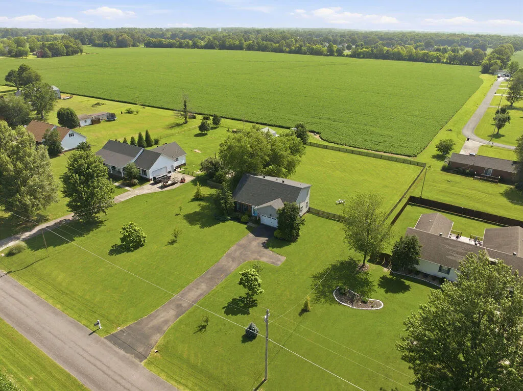 860 Oaks Country Club Road Murray KY 42071