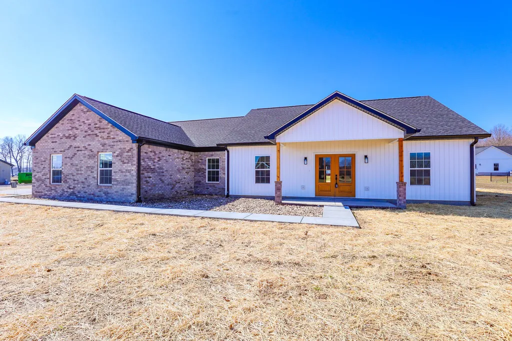 139 Ayly Estates Drive Mayfield KY 42066