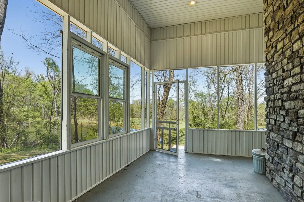 171 Young Road Hickory KY 42051