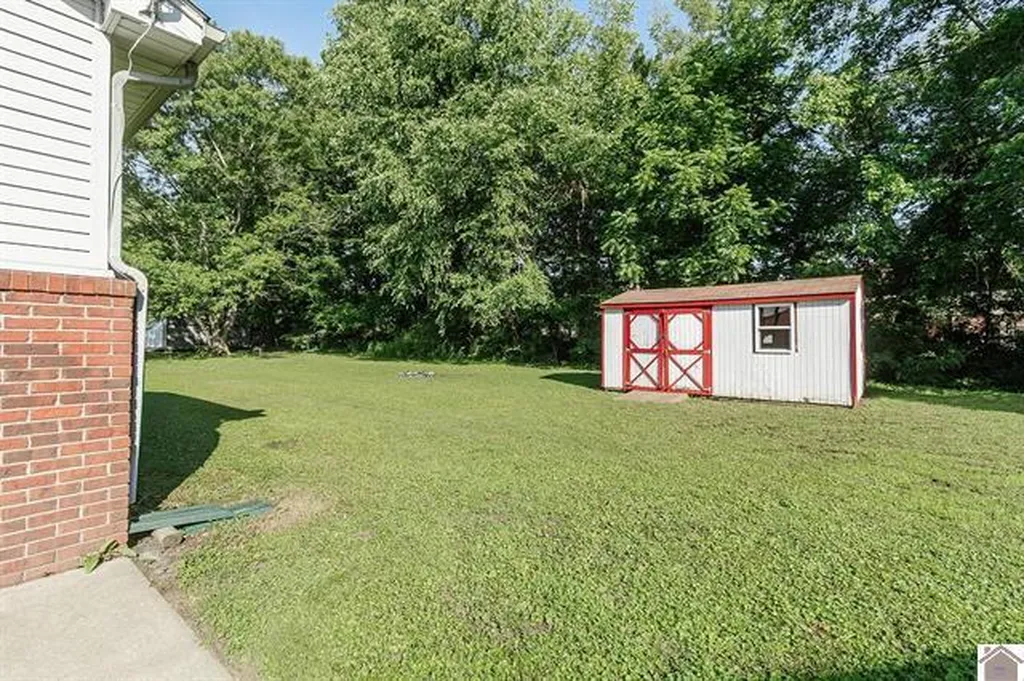86 Cambridge Drive Murray KY 42071