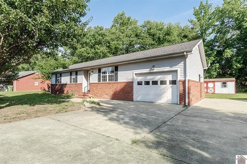 86 Cambridge Drive Murray KY 42071